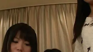 日本女记者朝仓琴美与友人集体口交